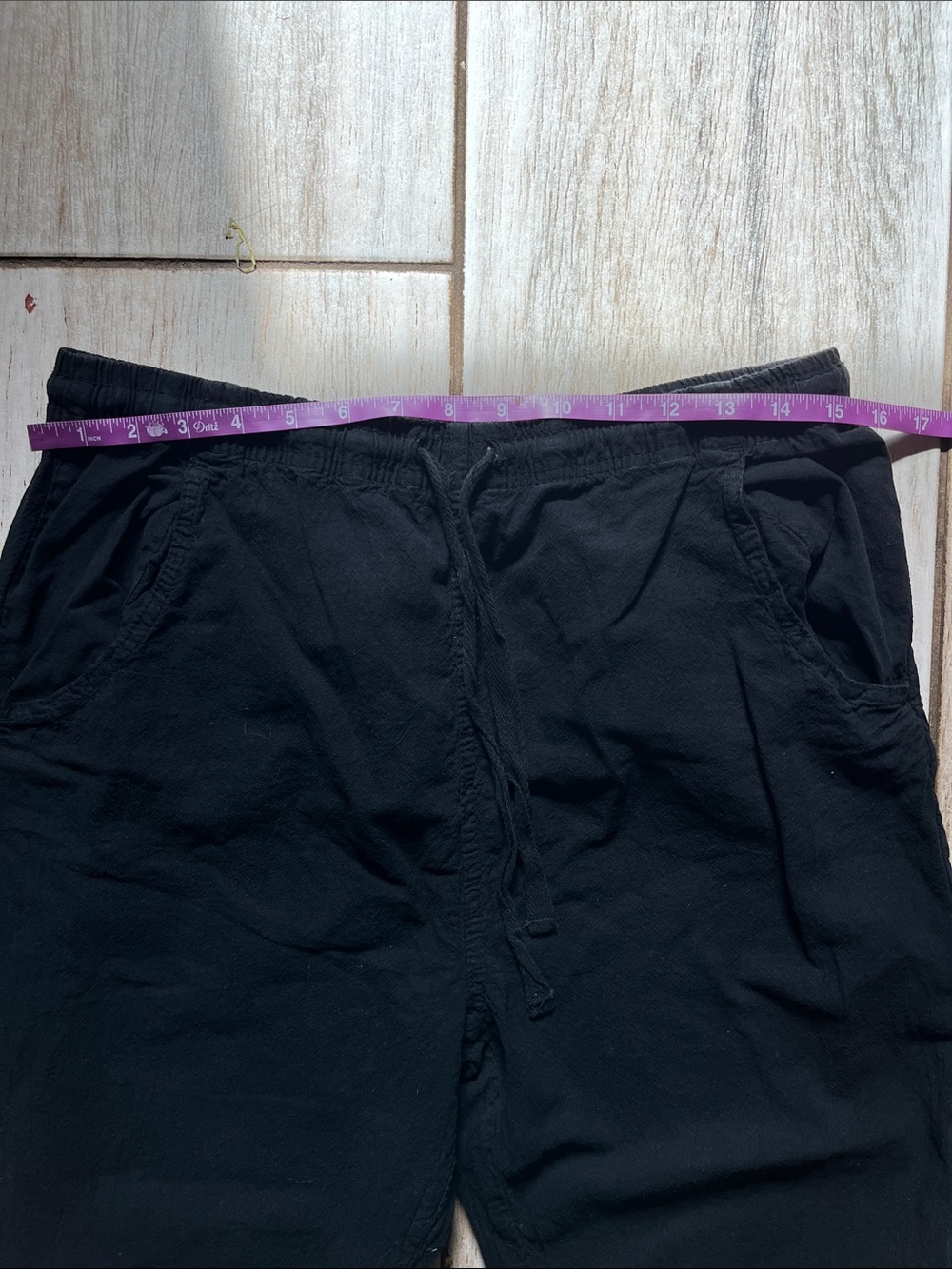 Relaxed Black Drawstring Capris - Picture 4 of 6